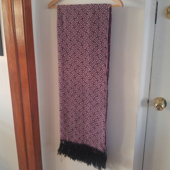 ⛔Sold⛔FREE w/$50 purchase; Vintage Black & Pink Pashmina Scarf - Picture 2 of 6